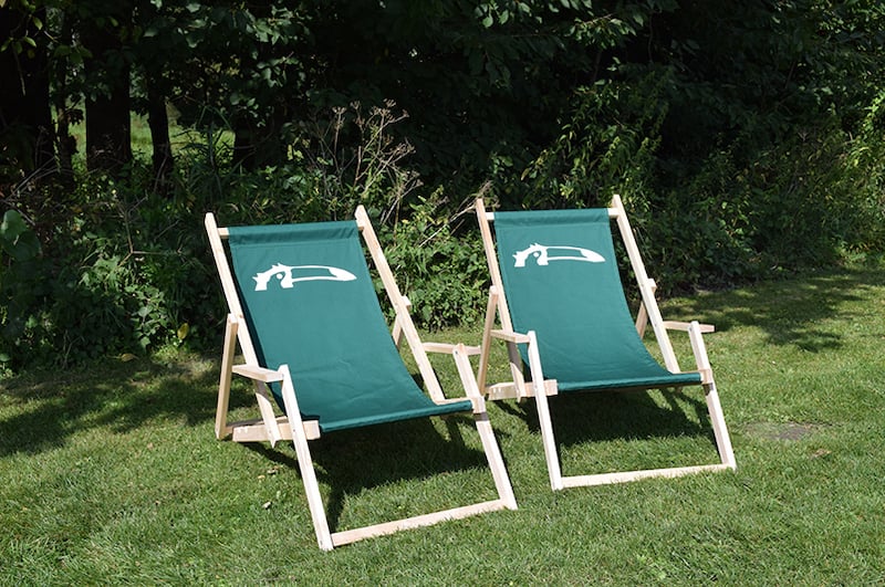 Houten strandstoel met groene stof en bedrukken
